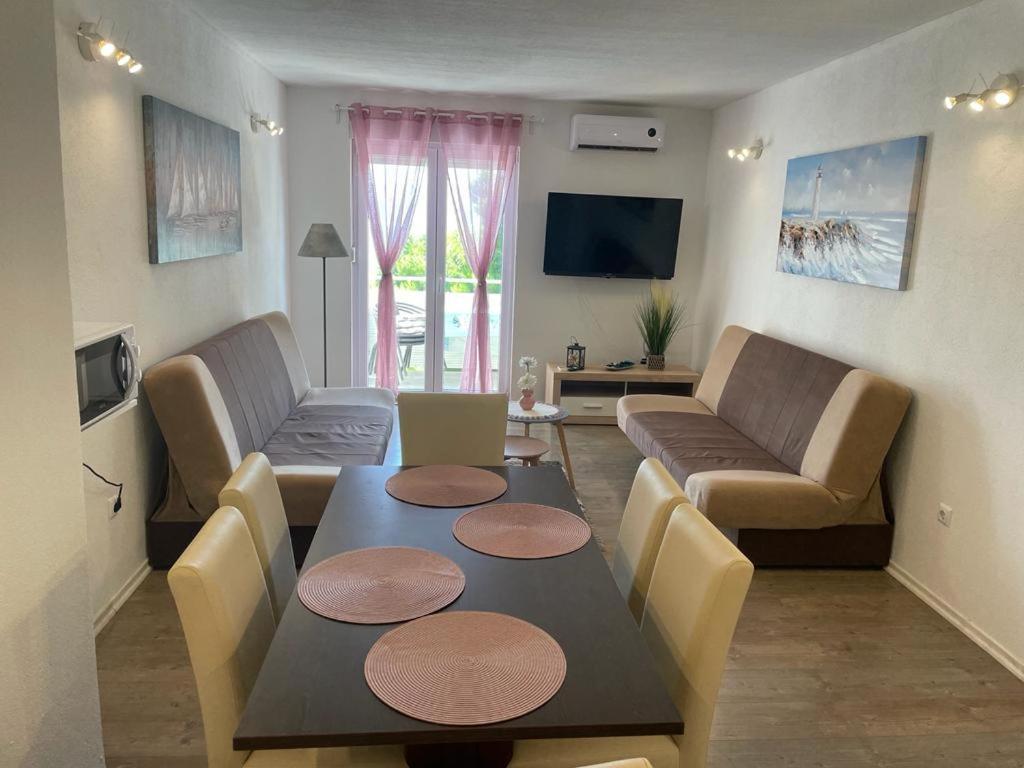 Nemira Beach Apartments Omiš Kültér fotó